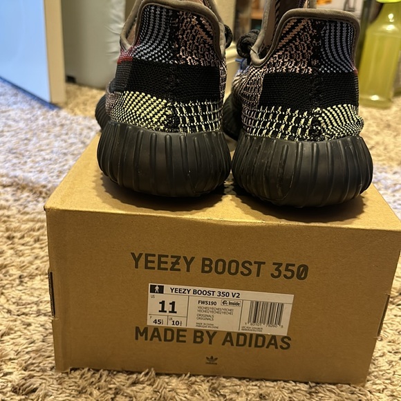 Yechei Yeezy Boost 350 V2 - Picture 5 of 8